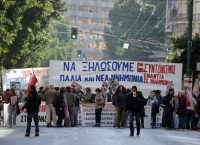 Απεργία: Σε εξέλιξη τα συλλαλητήρια στο κέντρο της Αθήνας – Μετ΄εμποδίων οι μετακινήσεις (pics)