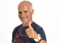 Ο Γιώργος Μητσικώστας κάνει τη φάρσα της 10ετίας στην Έλενα Παπαρίζου (Vid)