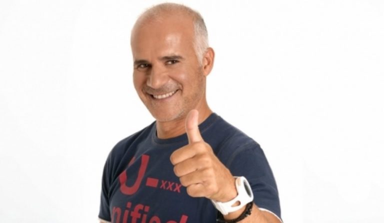 Ο Γιώργος Μητσικώστας κάνει τη φάρσα της 10ετίας στην Έλενα Παπαρίζου (Vid)