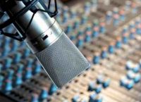 “Παντόφλα” σε ακροατή του ΣΠΟΡ FM από την σύζυγο του (vid)