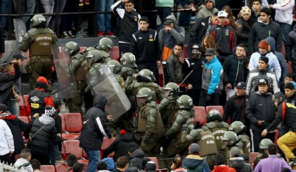Έξαλλοι στον ΠΑΟΚ για την παρουσία οργανωμένων οπαδών του Ολυμπιακού πίσω από τον πάγκο
