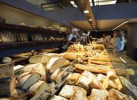 Βενέτης: Δωρεάν προσφορά ψωμιού σε άνεργους, πολύτεκνους και άπορους