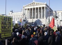 Αυστρία: Διαδηλώσεις και ένταση κατά του νέου κυβερνητικού συνασπισμού (pics & vids)