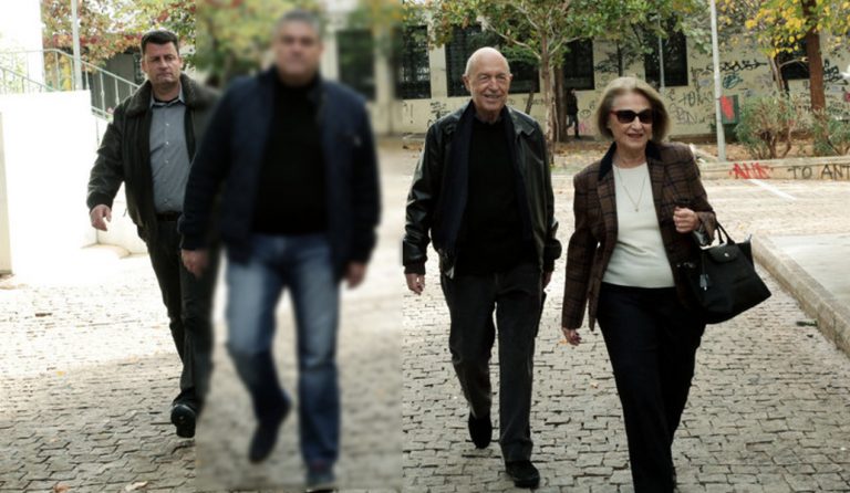 Κώστας Σημίτης: Συντετριμμένος από την τραγωδία που προκάλεσε ο φρουρός του στους Αγίους Αναργύρους