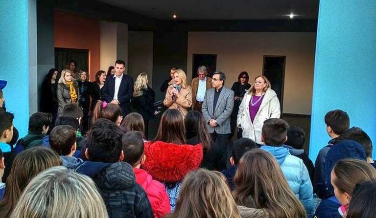 Περιφέρεια Αττικής: Προσέφερε 15 ηλεκτρονικούς υπολογιστές σε δύο σχολεία της Νέας Ιωνίας