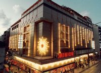 Κάποτε τα Χριστούγεννα ψωνίζαμε στο MINION. Μέχρι που το έκαψαν…