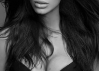 Χυμώδης και εντυπωσιακή: Αυτή είναι η πρώτη μαχήτρια που μπαίνει στο Survivor 2 (pics)