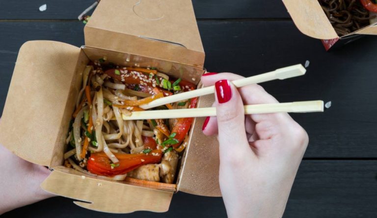 Athens Food Market: Funky καντίνες και πιάτα από γνωστούς σεφ στο χέρι (pics)