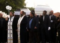 Άγιοι Ανάργυροι: Θρήνος στις κηδείες των θυμάτων του αστυνομικού (pics)