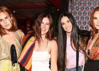 Γυμνές στο μπάνιο οι κόρες της Ντέμι Μουρ και του Μπρους Γουίλις (pic)