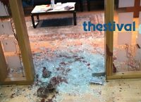 ΠΑΜΑΚ: Κουκουλοφόροι τα έκαναν γυαλιά – καρφιά στην Πρυτανεία (pics)