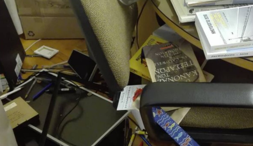 Εισβολή κουκουλοφόρων στα γραφεία της ΕΣΗΕΜ-Θ (pics)