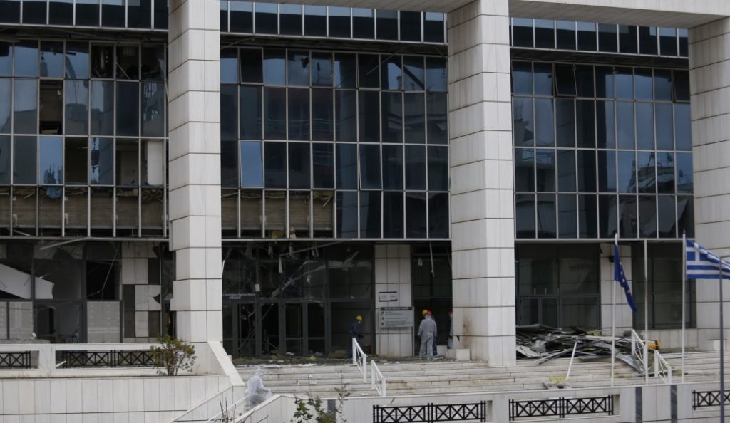 Βόμβα στο Εφετείο Αθηνών: Πυροβόλησαν κατά του φύλακα – Τέσσερις οι τρομοκράτες (pics)