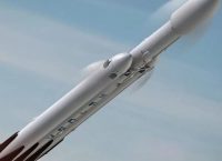 Falcon Heavy: Οι πρώτες φωτογραφίες από τον πύραυλο της SpaceX εν όψει της παρθενικής του πτήσης (pics)