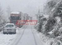 Καλάβρυτα: Απεγκλωβίστηκαν οι επιβάτες λεωφορείου που ακινητοποιήθηκαν από το χιονιά