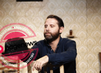 Δημήτρης Μυλωνάς στο www.pagenews.gr: “Δεν μου αρέσει να σκηνοθετώ από το σπίτι. Ούτε να κάθομαι σε μια καρέκλα και να δίνω οδηγίες”