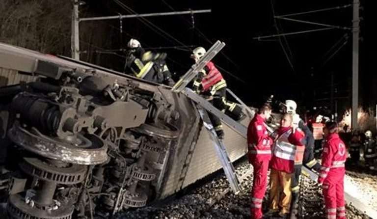 Σύγκρουση τρένων στην Αυστρία: Τουλάχιστον 17 τραυματίες
