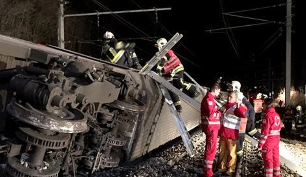Σύγκρουση τρένων στην Αυστρία: Τουλάχιστον 17 τραυματίες