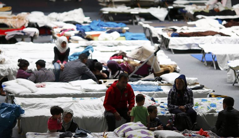 Der Standard για ελληνικά hot spots: Στα κέντρα προσφύγων επικρατούν συνθήκες Αφρικής