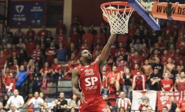 Πρώην παίκτης του Άρη την έπεσε σε διαιτητή (vid)