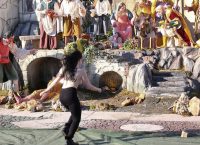 Βατικανό: Μέλος των FEMEN άρπαξε το θείο βρέφος από τη φάτνη (vid)