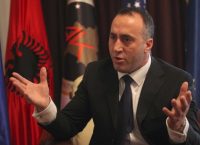 Κόσοβο: Πρωτότυπη διαμαρτυρία με γραβάτες κατά του πρωθυπουργού