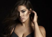Η Άσλεϊ Γκράχαμ ντύθηκε… hot Αγιοβασιλίτσα (pic)