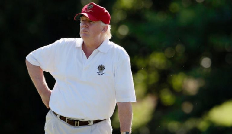 ΗΠΑ: Φορτηγό έκρυψε από τις κάμερες τον Ντόναλντ Τραμπ ενώ έπαιζε γκολφ