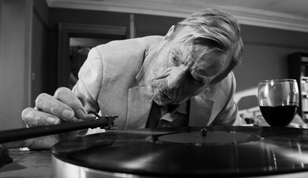 Οι νέες ταινίες της εβδομάδας: Όταν η ασπρόμαυρη αστική κωμωδία συνάντησε τον Gretaest Showman (vids)