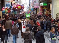 Αυξημένος μετά από χρόνια ο τζίρος των Χριστουγέννων