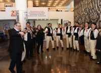 Δημήτρης Κουτσούμπας: “Έσυρε” τον χορό με τα ηπειρώτικα κάλαντα (vid)