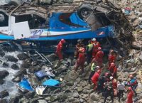 Περού: 48 νεκροί από πτώση λεωφορείου σε χαράδρα