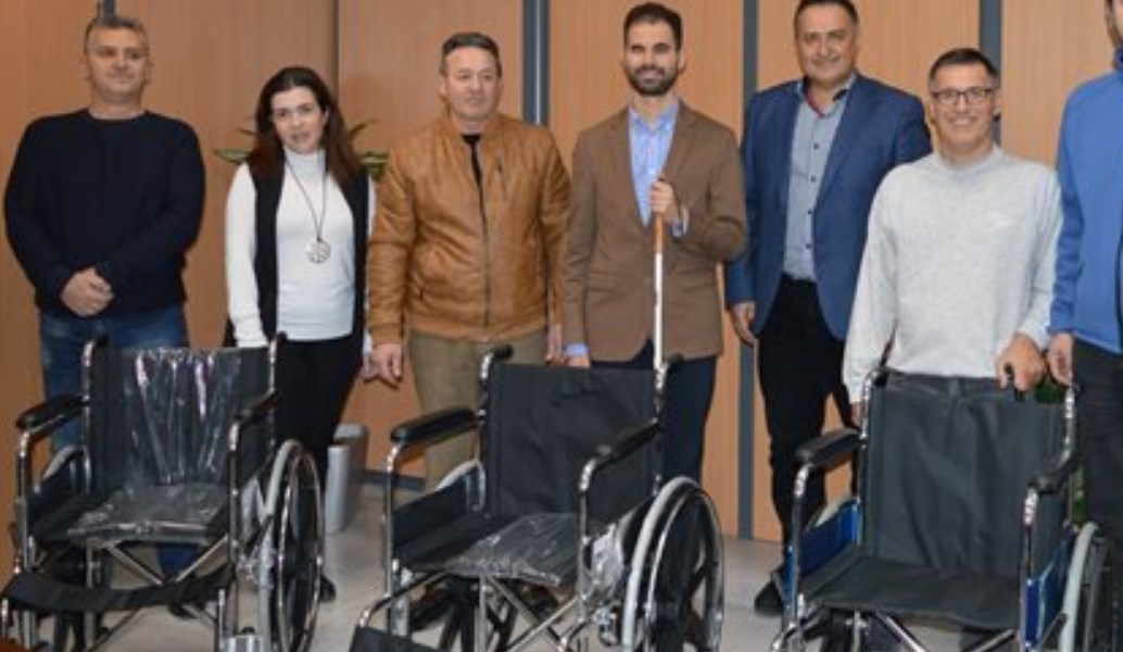 Δήμος Αχαρνών: Δωρεά αναπηρικών αμαξιδίων