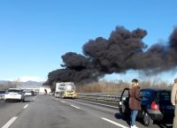 Ιταλία: Πολύνεκρο τροχαίο με βυτιοφόρο – Έξι νεκροί (vid)