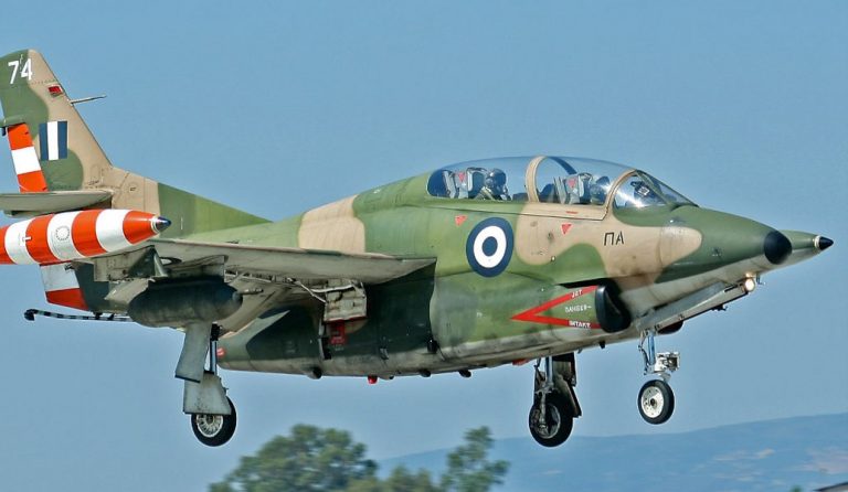 Κατέπεσε αεροσκάφος της Πολεμικής Αεροπορίας – Σώοι οι δύο πιλότοι (pics & vid)