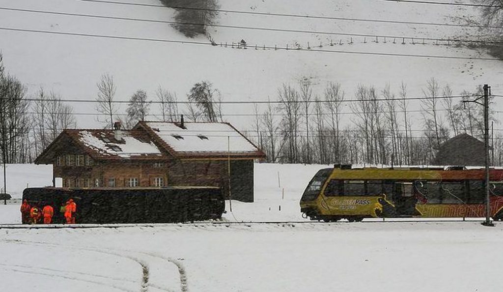 Ελβετία: Ισχυροί άνεμοι εκτροχίασαν τρένο (pics)