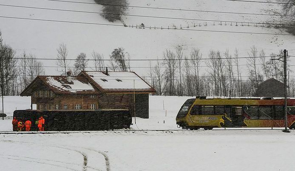 Ελβετία: Ισχυροί άνεμοι εκτροχίασαν τρένο (pics)