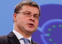 Βάλντις Ντομπρόβσκις: Θα αυξηθεί ο αριθμός των Ελλήνων που θα λαμβάνουν το κοινωνικό εισόδημα αλληλεγγύης