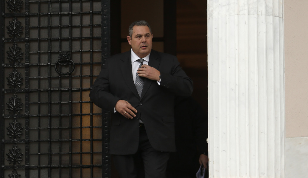 Περίεργο περιστατικό με τον Καμμένο: Δύο άτομα κινηματογραφούσαν τη συνοδεία του