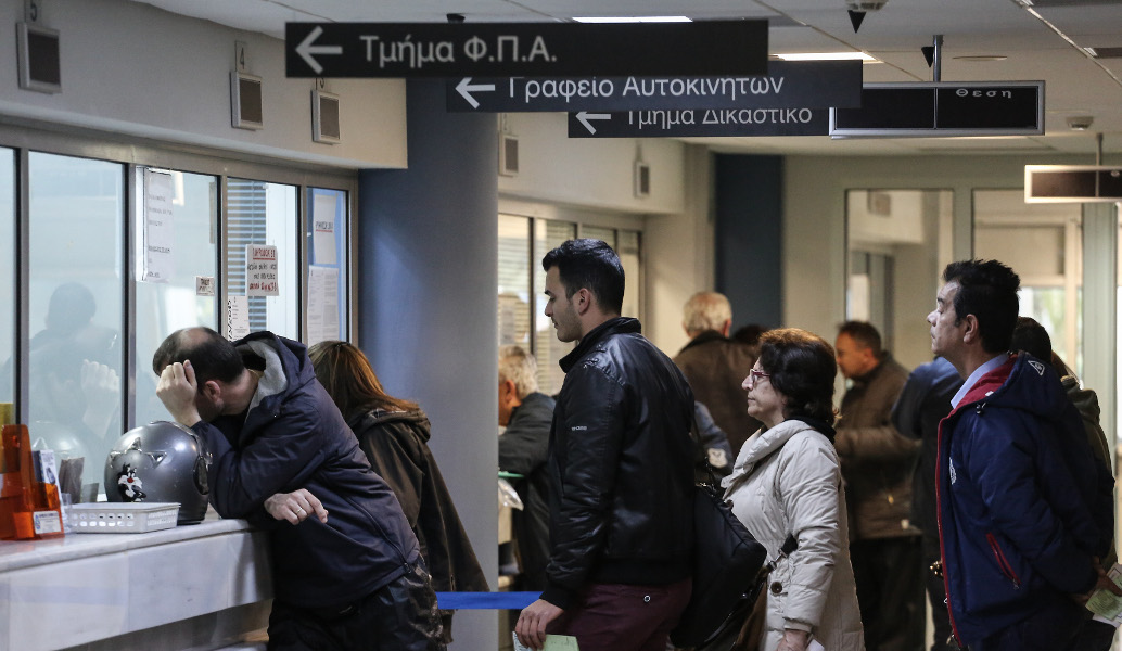 Εφορία: Ένας στους δύο οφειλέτες χρωστάει έως 500 ευρώ