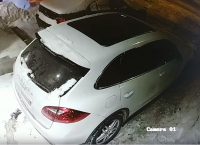 Τορόντο: Η στιγμή που άνδρας πυρπολεί αυτοκίνητο (vid)
