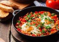Shakshuka: Τα αυγά με ντομάτα στο Μαρόκο είναι σκέτη λιχουδιά (vid)