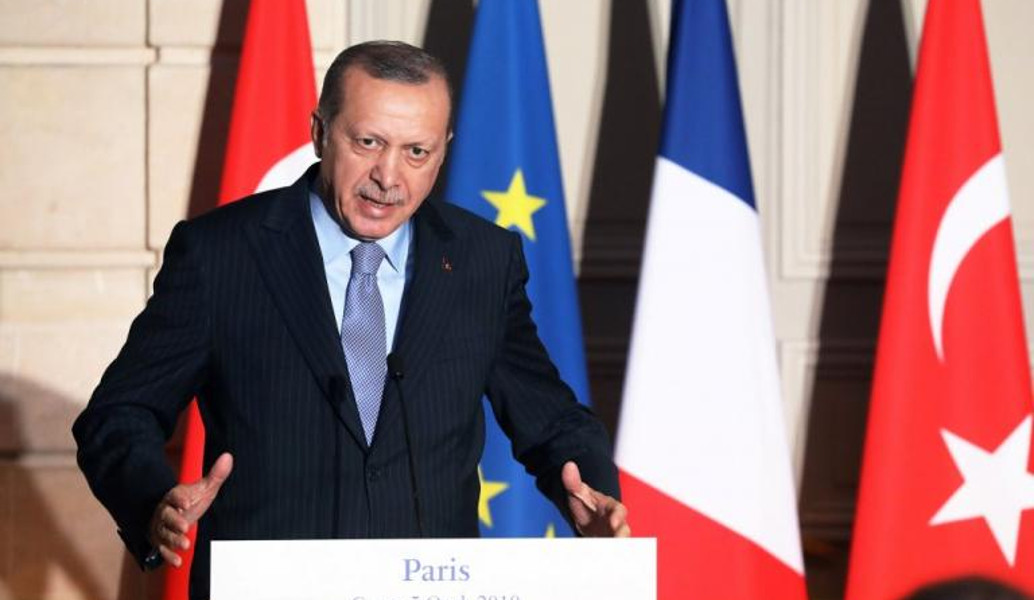 Ερντογάν: Έγινε…Τούρκος με Γάλλο δημοσιογράφο στη συνέντευξη τύπου με τον Μακρόν (vid)