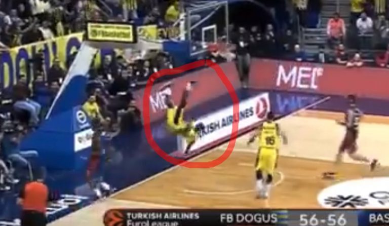 Ανατριχιαστικός τραυματισμός του Νάναλι της Φενέρ – Πάγωσε το γήπεδο (vid)