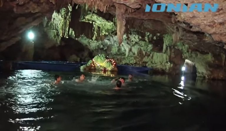 Θεοφάνεια 2018 στα Σπήλαια Διρού: Για πρώτη φορά έγινε αγιασμός των υδάτων (vid)