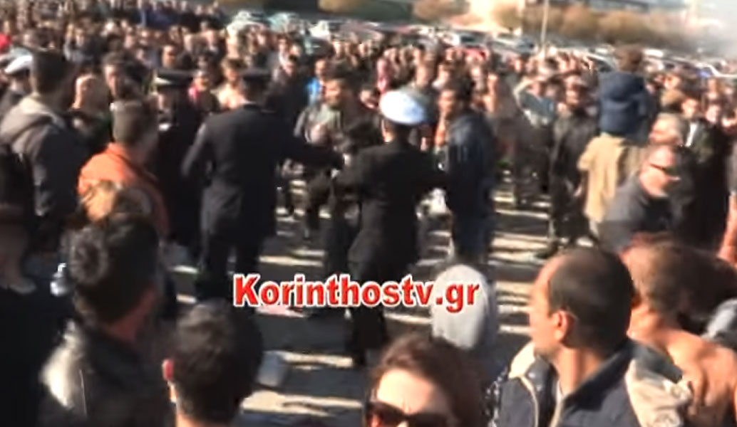 Κιάτο: Έπαιξαν ξύλο για τον Σταυρό (vid)
