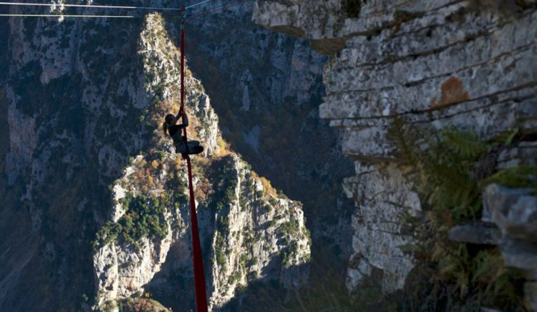Aerial Dance στο Φαράγγι του Βίκου: Μάγεψε η Κατερίνα Σολδάτου (vid)