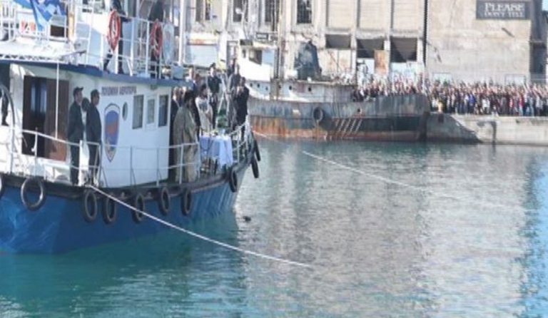 Καλαμάτα: Απελευθέρωσαν νεκρό περιστέρι στον εορτασμό των Θεοφανείων (vid)