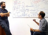 Δημήτρης Αγγελάκης: Ο Έλληνας επιστήμονας που δημιούργησε μία… κβαντική πεταλούδα