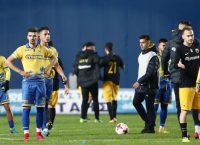Ντου ! Μπήκαν στο γήπεδο και ζήτησαν εξηγήσεις οι οπαδοί του Παναιτωλικού για τη συντριβή! (pics)